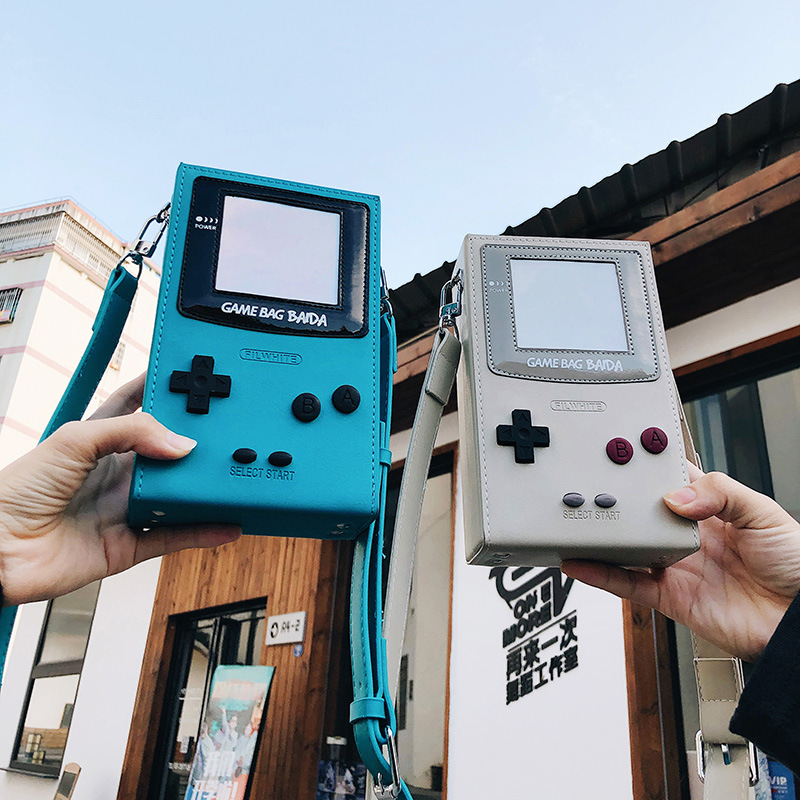 Retro Gaming Machine - กระเป๋าสะพายข้างมินิทรงเครื่องเล่นเกมสุดสร้างสรรค์ ดีไซน์ย้อนยุค น้ำหนักเบา เหมาะสำหรับใส่เหรียญและโทรศัพท์มือถือ